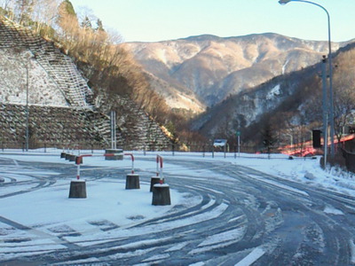 駐車場は雪景色